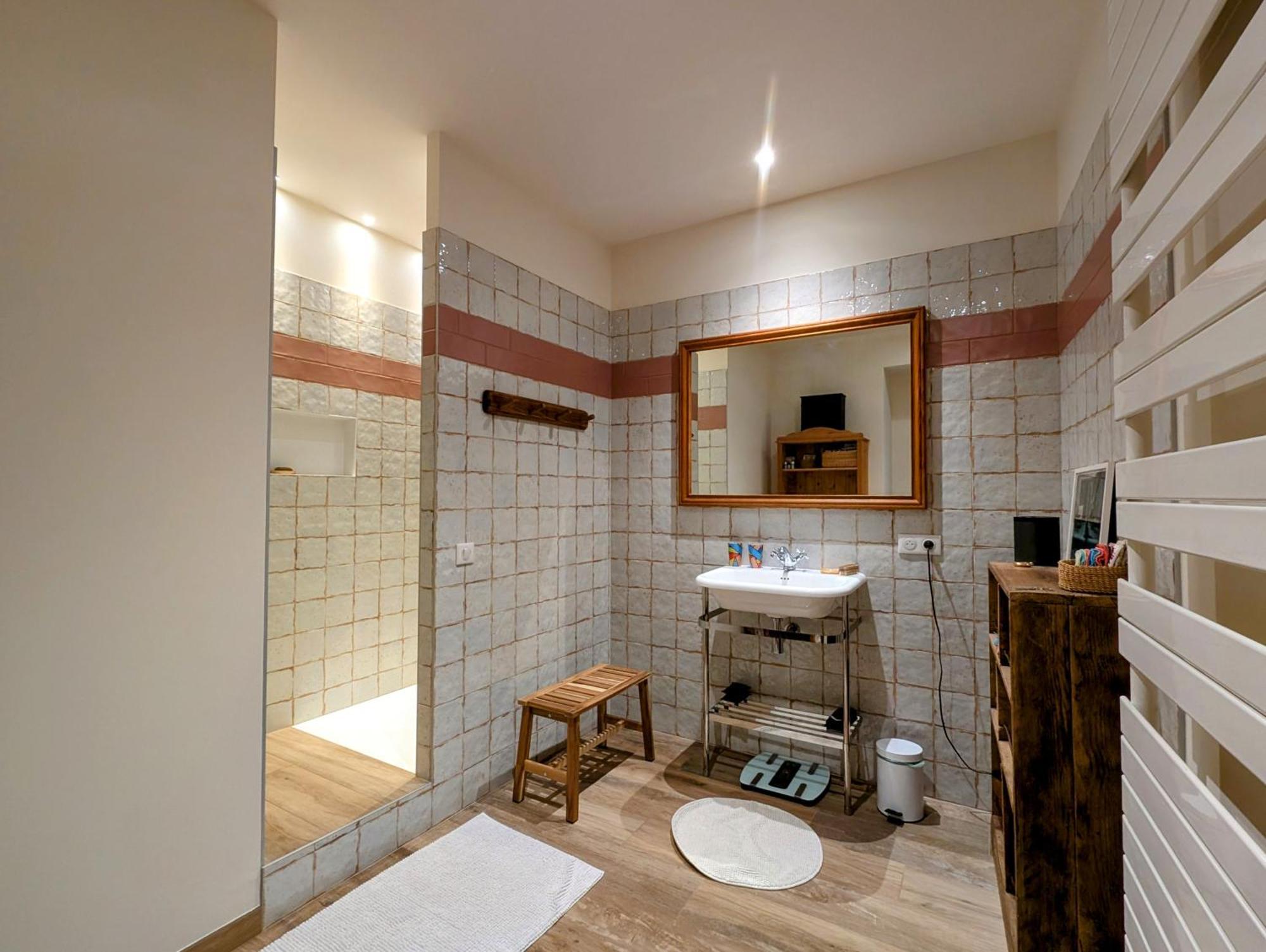 Clem - Appartement Dans Le Coeur D'Arlés Exterior foto